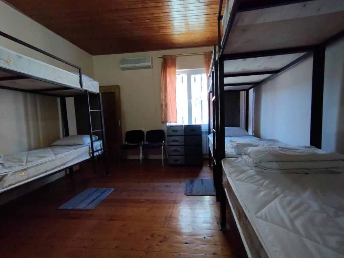 יירבאן Wooden_Room_Hostel מראה חיצוני תמונה