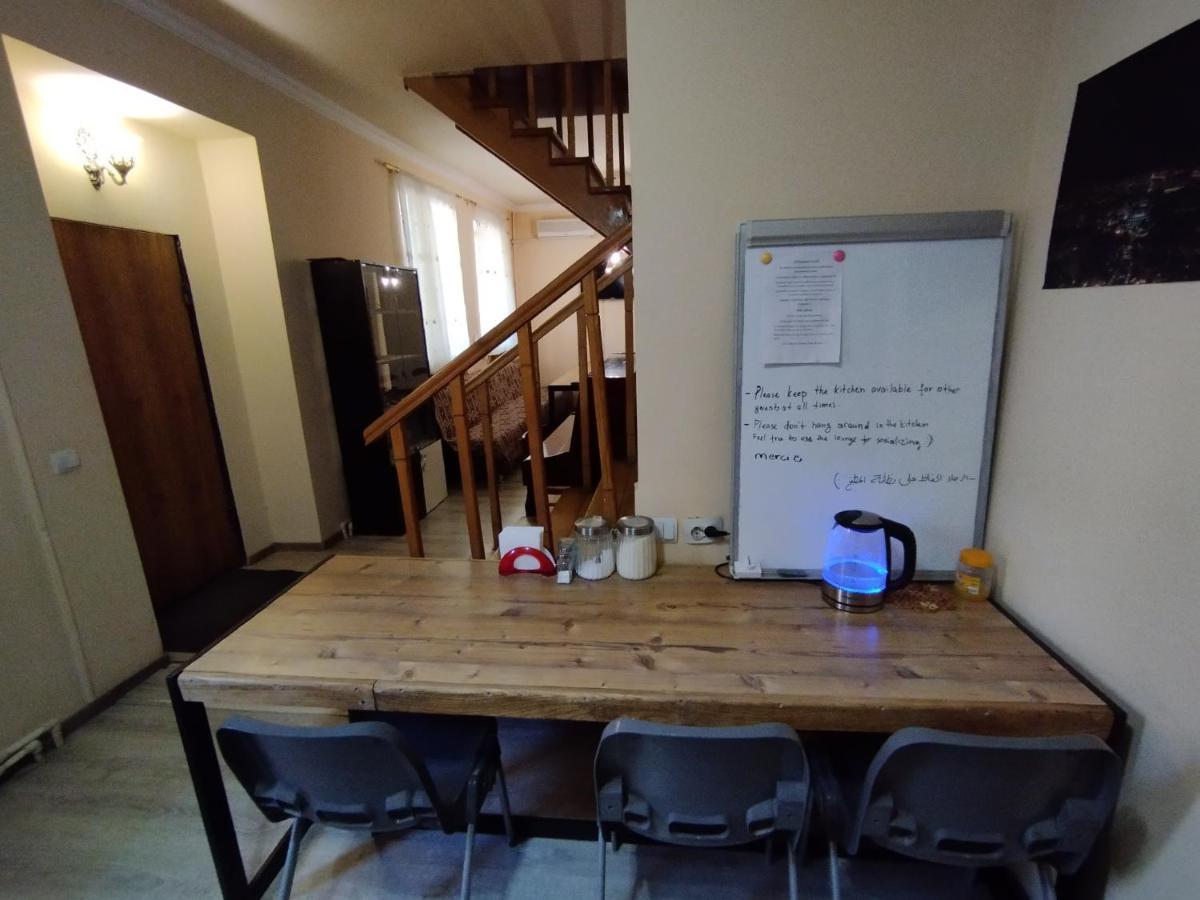 יירבאן Wooden_Room_Hostel מראה חיצוני תמונה