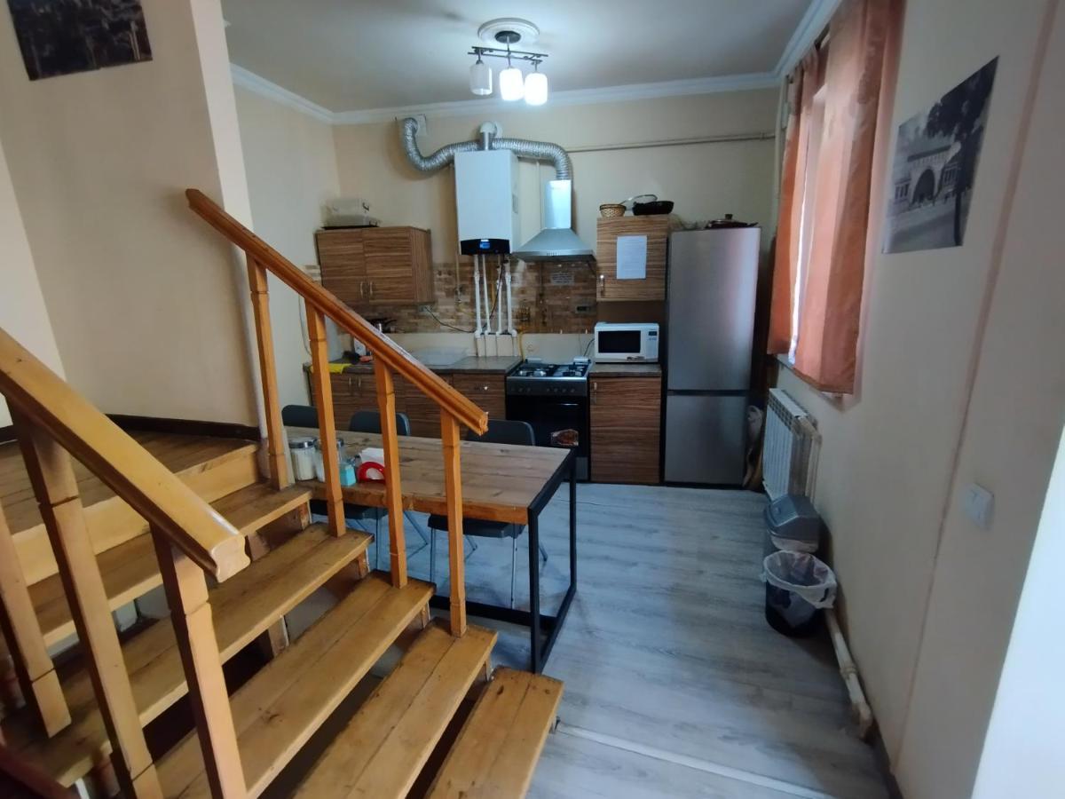 יירבאן Wooden_Room_Hostel מראה חיצוני תמונה