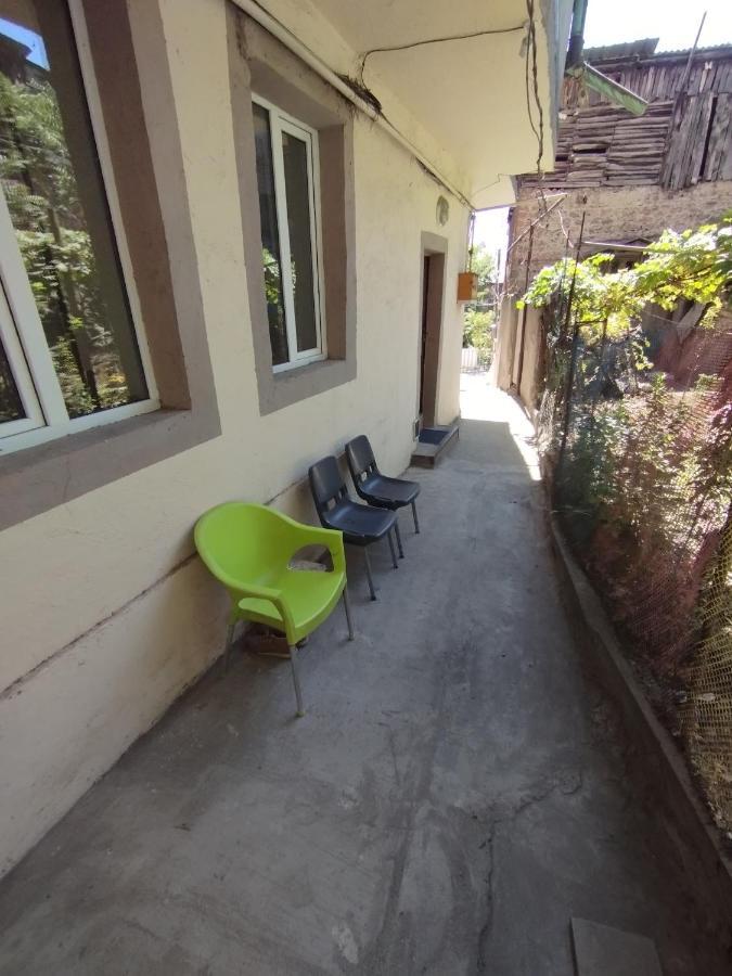 יירבאן Wooden_Room_Hostel מראה חיצוני תמונה