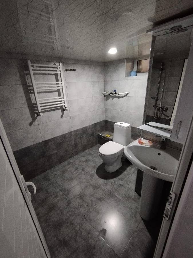 יירבאן Wooden_Room_Hostel מראה חיצוני תמונה